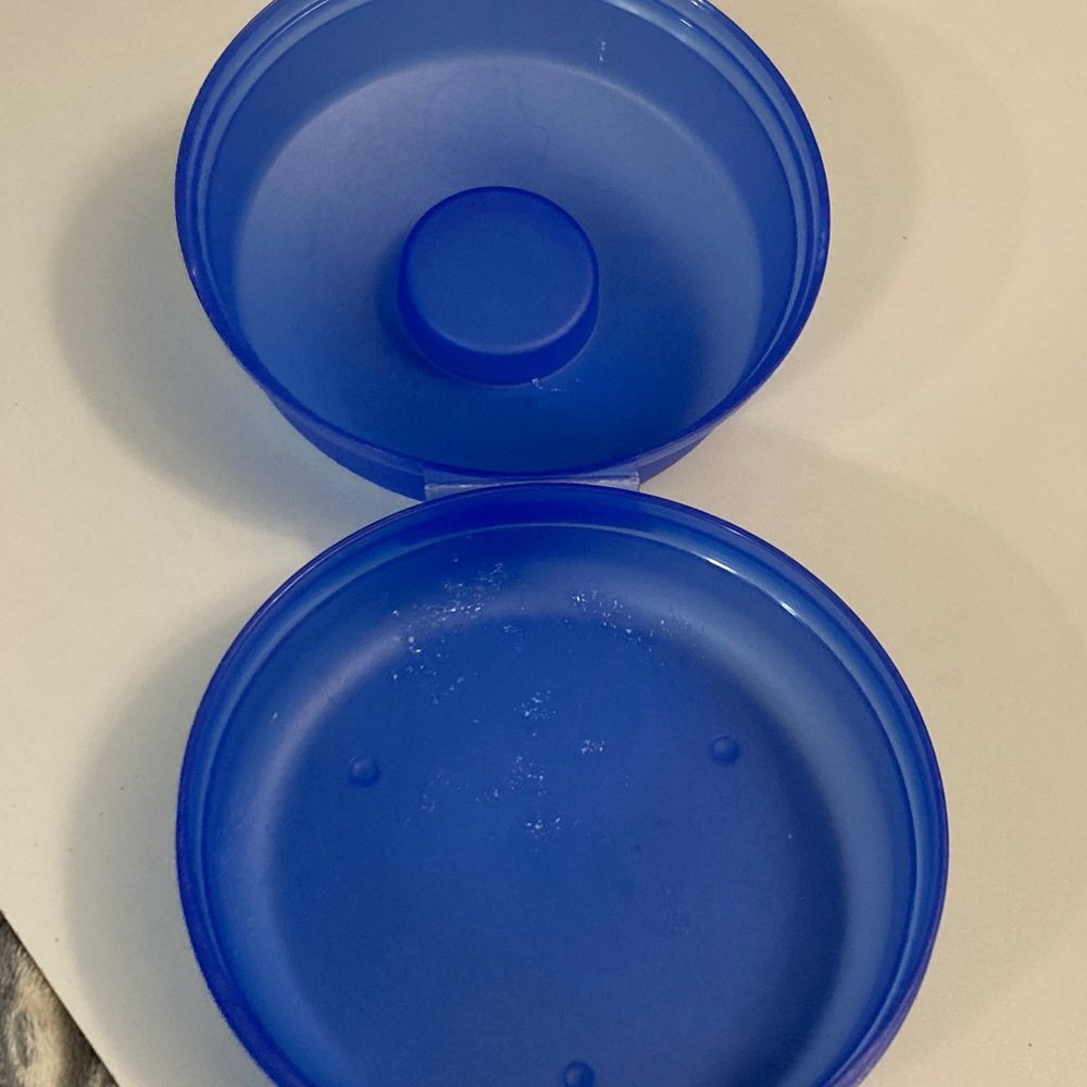 Tupperware Blue Food Storage Container - Picture 2 of 3